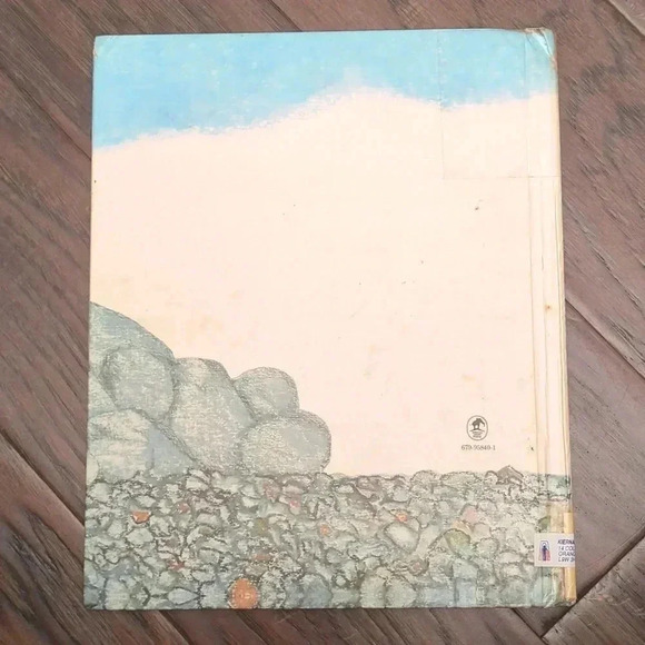 An Extraordinary Egg by Leo Lionni - Picture 2 of 6